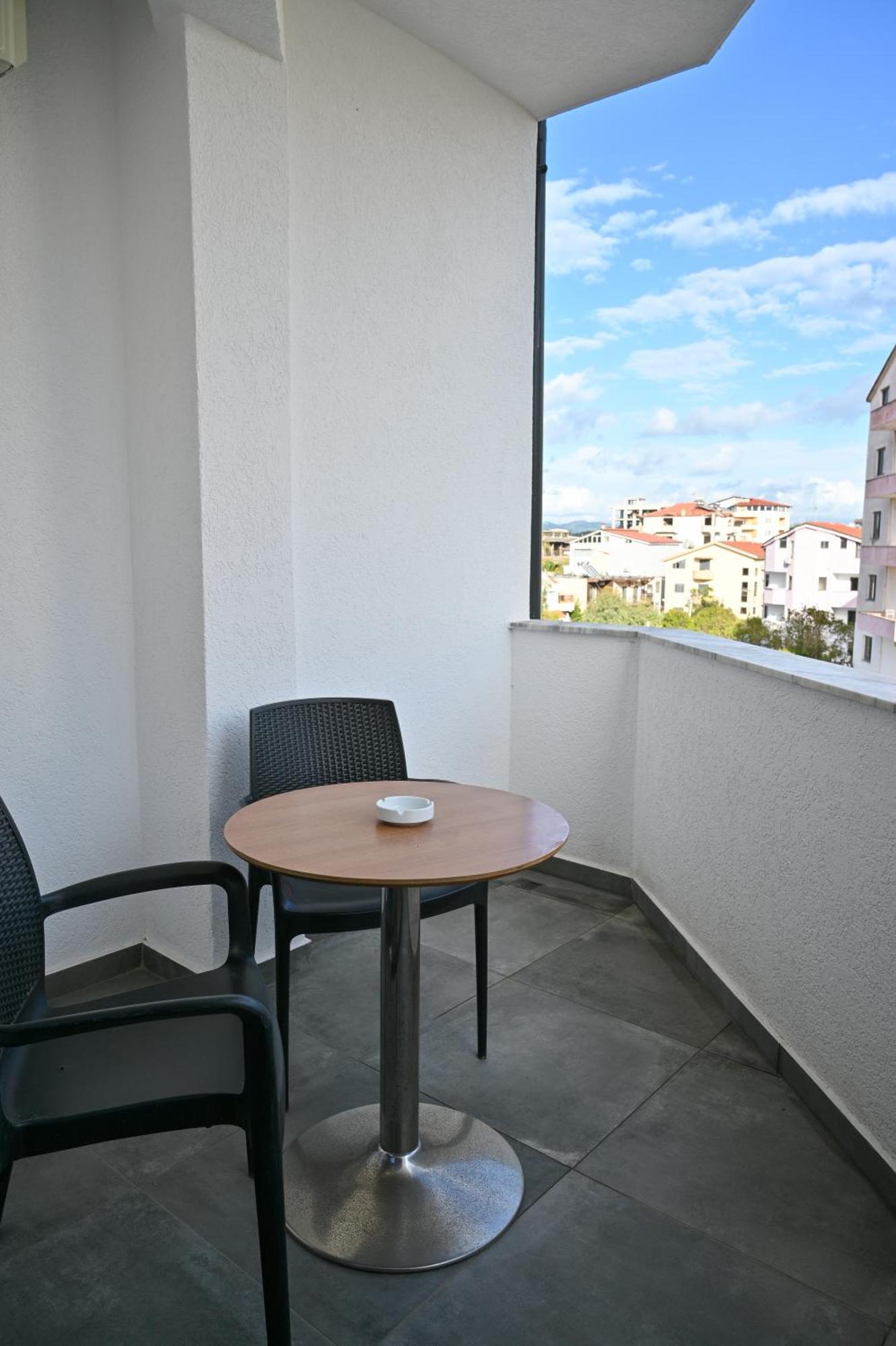 Monduro Hotel Драч Екстериор снимка