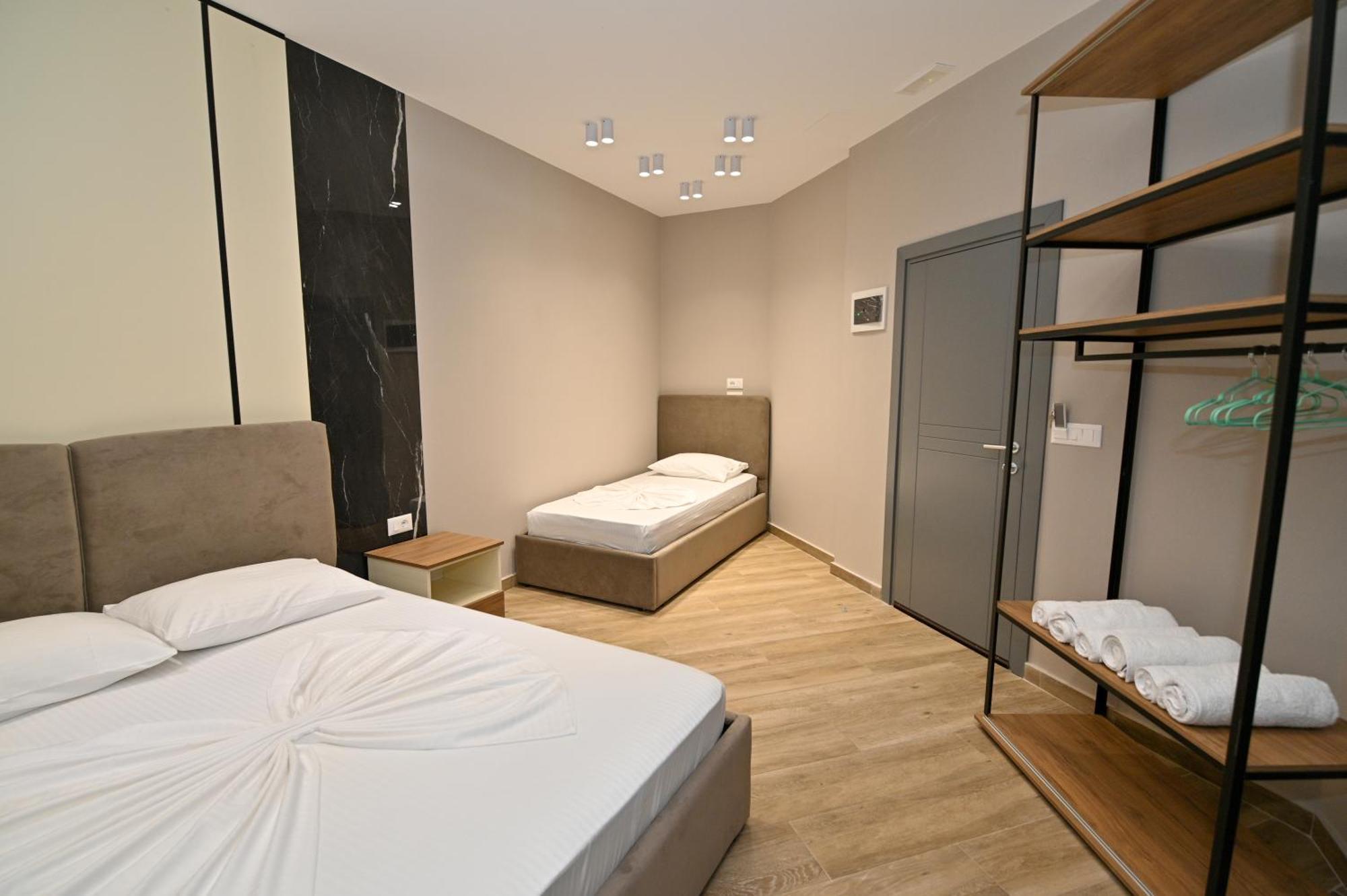 Monduro Hotel Драч Екстериор снимка