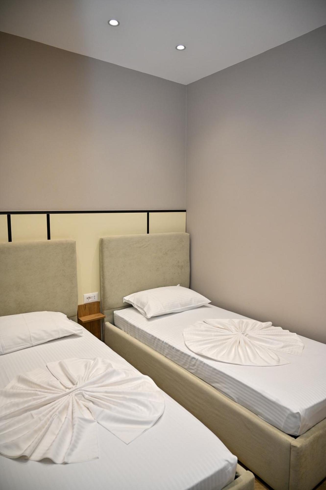 Monduro Hotel Драч Екстериор снимка